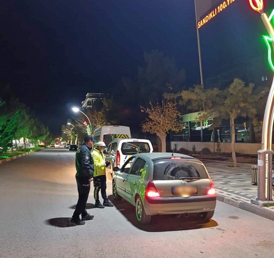 AFYONKARAHİSAR’IN SANDIKLI İLÇESİNDE POLİS TARAFINDAN ‘HUZUR VE ASAYİŞ’ DENETİMİ...