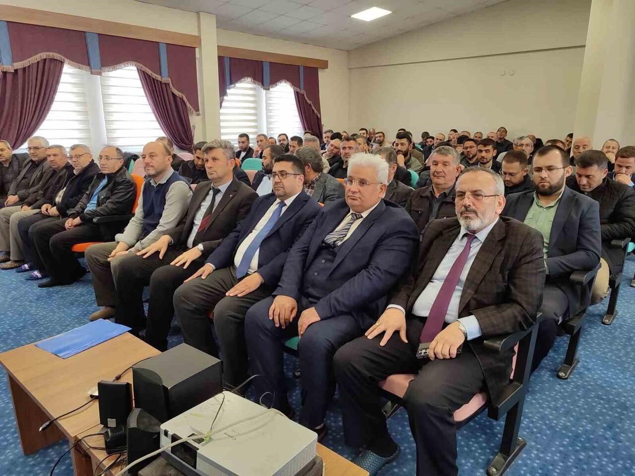 AFYONKARAHİSAR’IN ŞUHUT İLÇESİNDE CAMİ GÖREVLİLERİ İLE KUR’AN KURSU ÖĞRETİCİLERİNE YÖNELİK AYLIK...