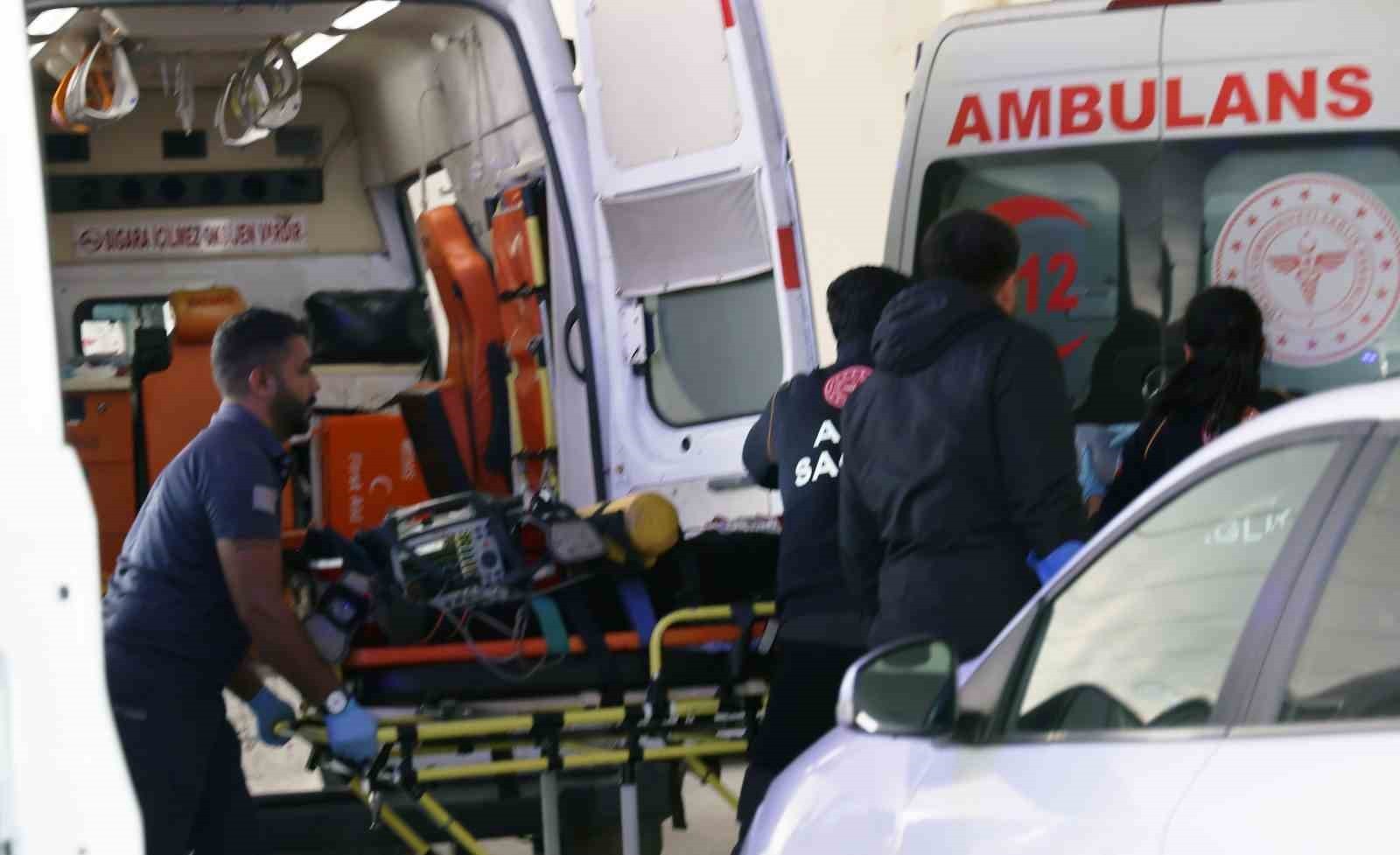 AĞIR YARALANAN R. İSİMLİ ŞAHISIN AMBULANSA BİNDİRİLDİKTEN SONRA KALBİNİN DURMASI ÜZERİNE SAĞLIK...