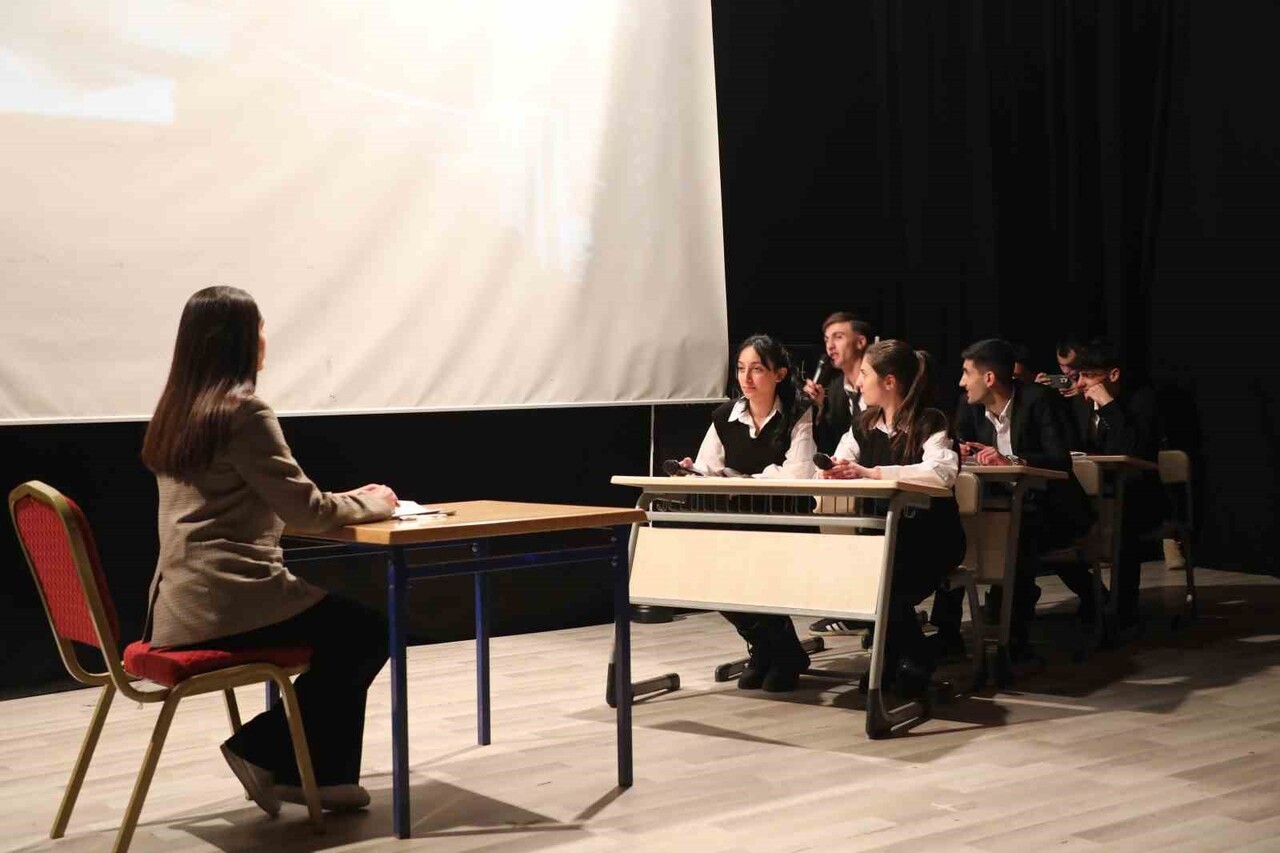 AĞRI'DA 24 KASIM ÖĞRETMENLER GÜNÜ, İL MİLLİ EĞİTİM MÜDÜRLÜĞÜNCE DÜZENLENEN PROGRAMLA...