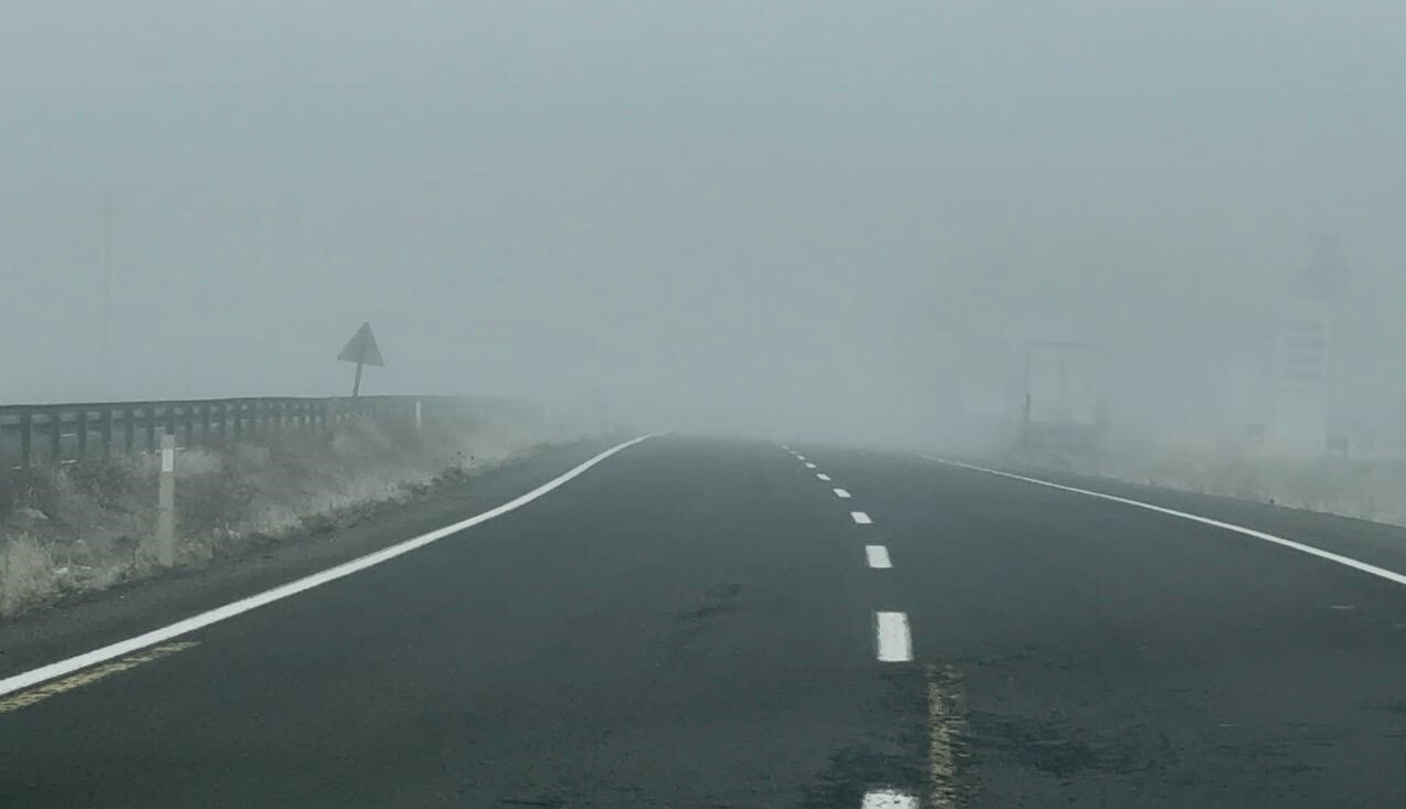 AĞRI'NIN PATNOS İLÇESİNDE SABAH SAATLERİNDE ETKİSİNİ ARTIRAN YOĞUN SİS, İLÇE GENELİNDE ULAŞIMI...