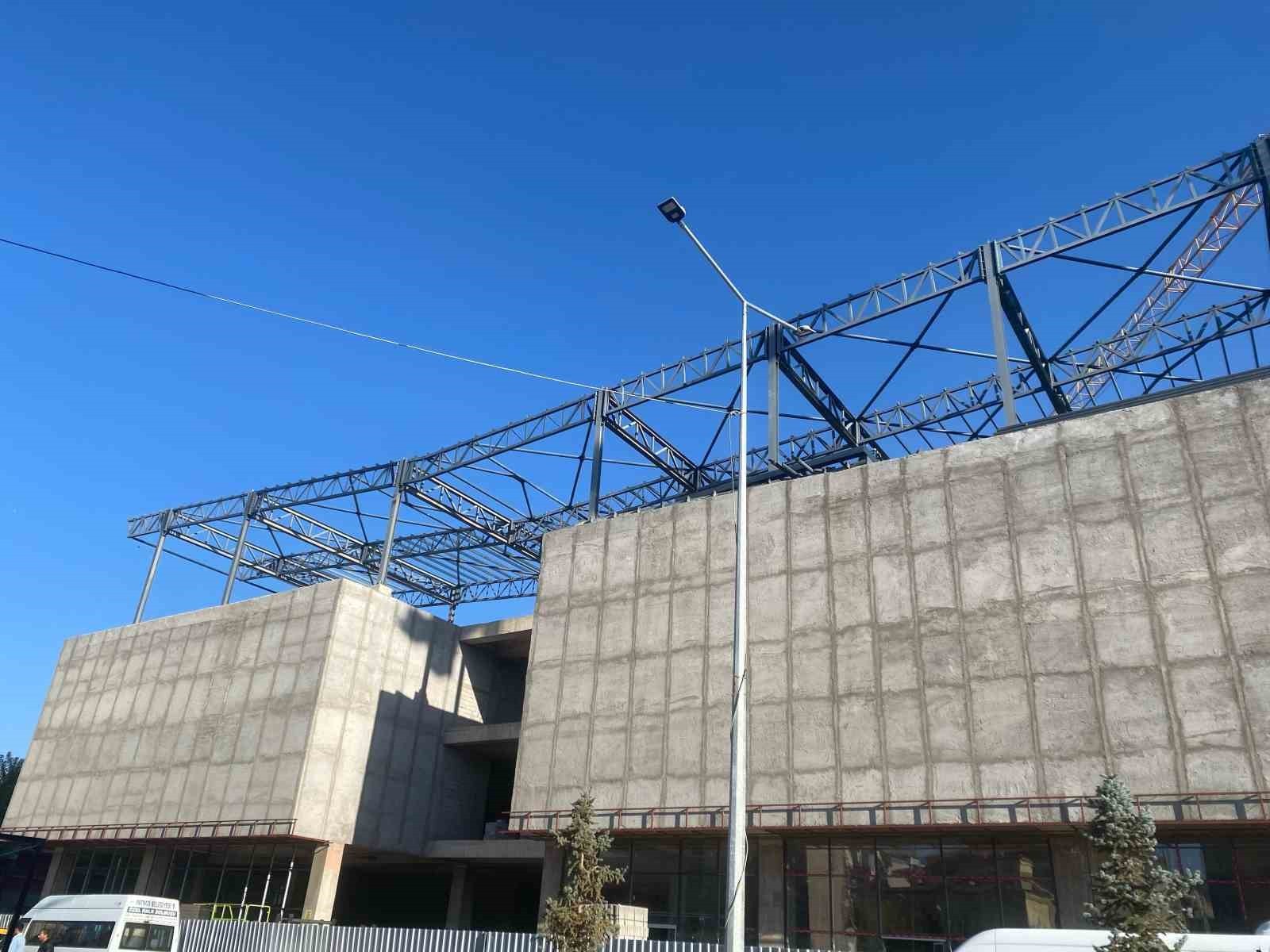 AĞRI'NIN PATNOS İLÇESİNDE YAPIMI SÜREN PATNOS LİFE AVM PROJESİNDE ÇALIŞMALAR TAMAMLANMA AŞAMASINA...