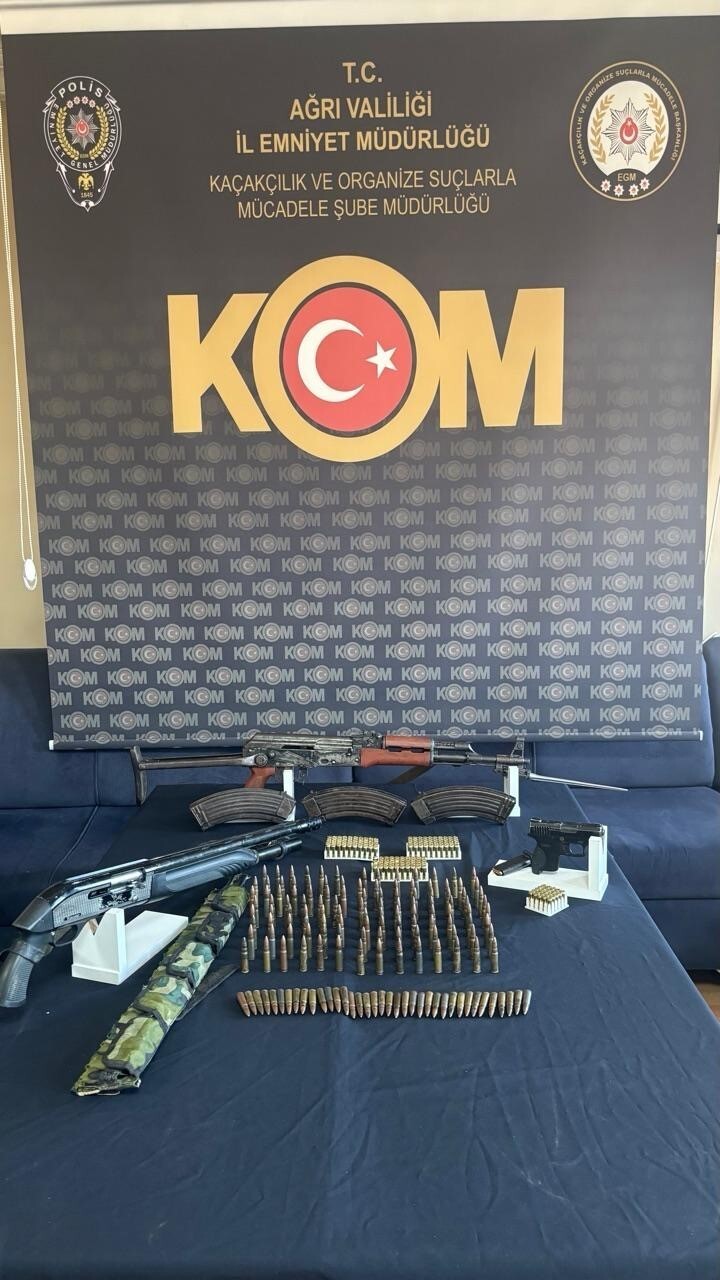 AĞRI’DA KOM’DAN NOKTA OPERASYON, UZUN NAMLULU SİLAHLAR YAKALANDI
