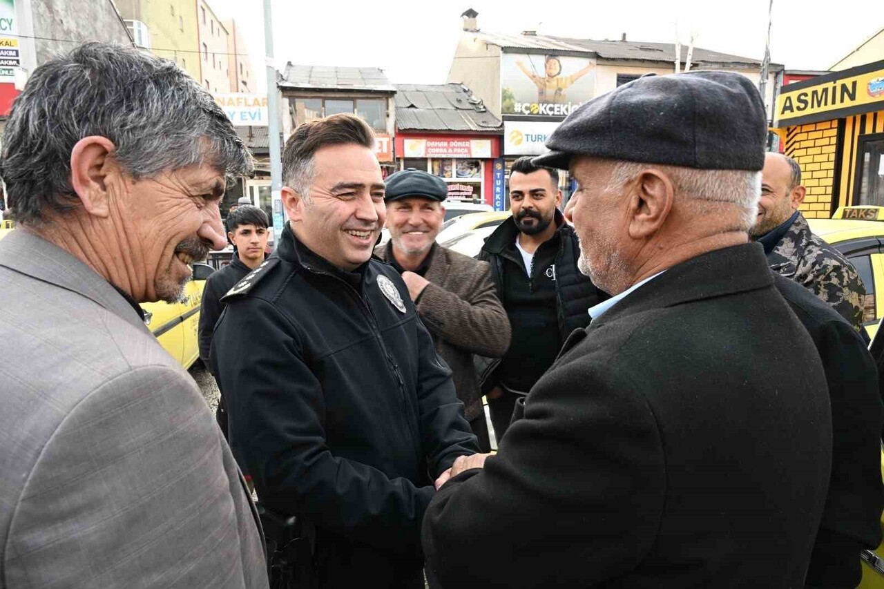 AĞRI İL EMNİYET MÜDÜRÜ GÖKSEL ÖNDER, 29 EKİM CADDESİ VE ESKİ VAN CADDESİ'NDE ESNAFLA BİR ARAYA...