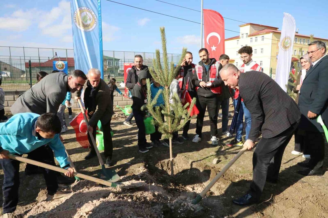 AĞRI İL MİLLİ EĞİTİM MÜDÜRLÜĞÜ, ORMAN İŞLETME MÜDÜRLÜĞÜ VE ÖNDER İMAM HATİPLİLER DERNEĞİ İŞ...