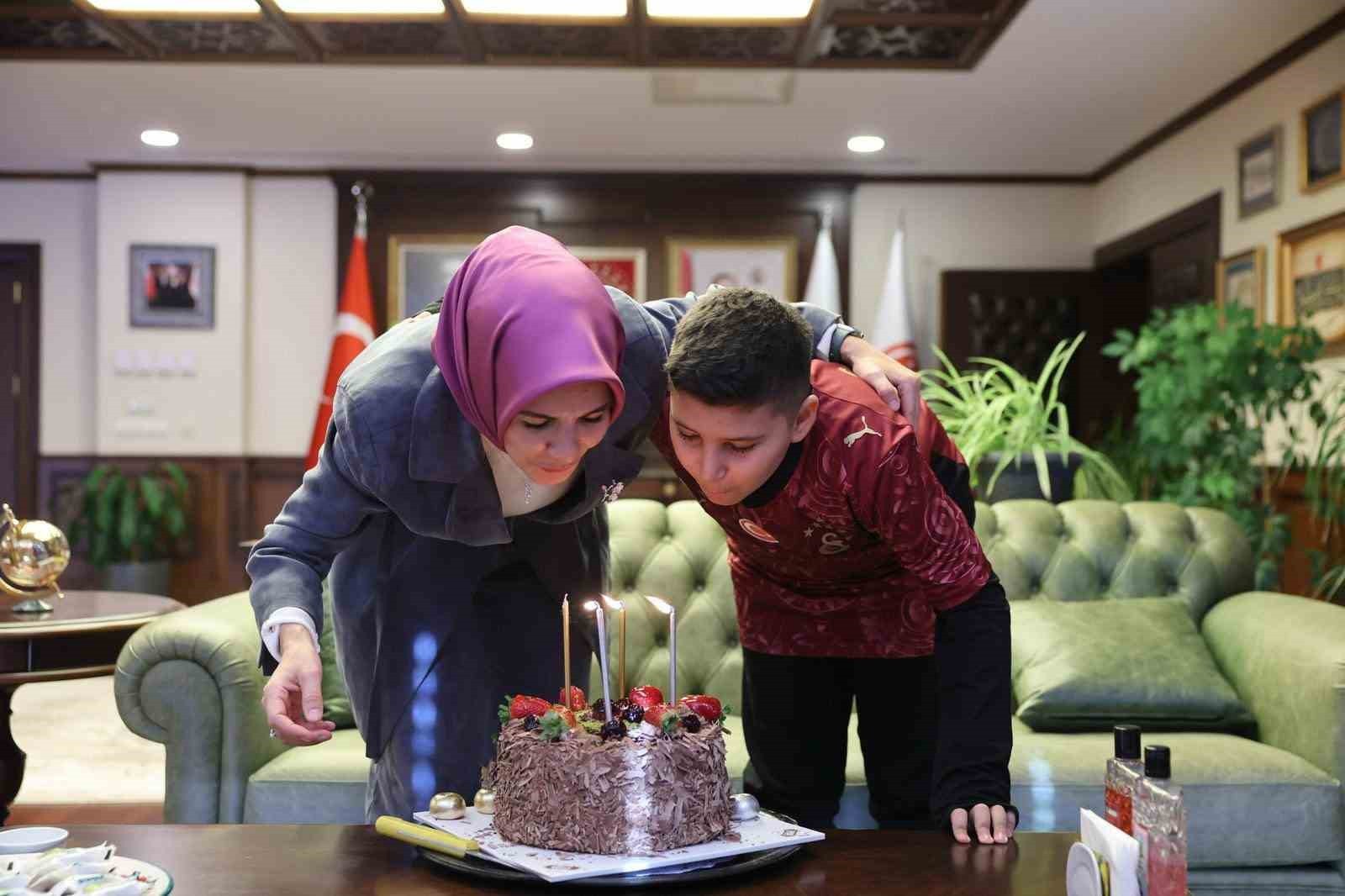 AİLE VE SOSYAL HİZMETLER BAKANI MAHİNUR ÖZDEMİR GÖKTAŞ, FIRAT KALKANI HAREKATI’NDA ŞEHİT OLAN...