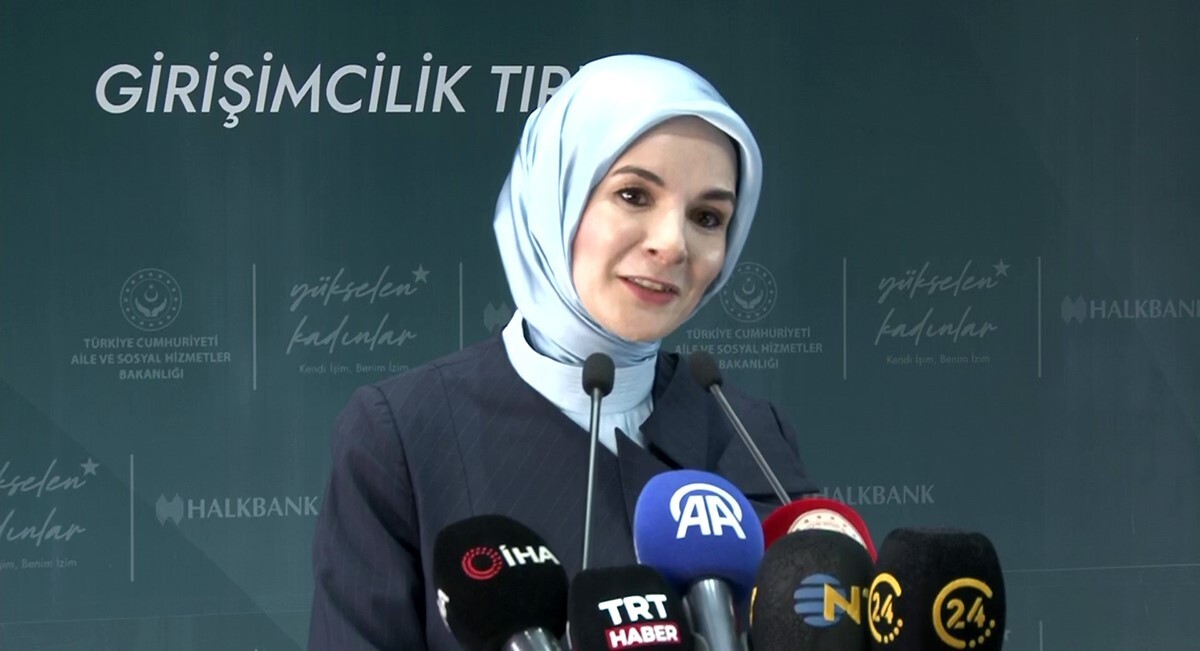 AİLE VE SOSYAL HİZMETLER BAKANI MAHİNUR ÖZDEMİR GÖKTAŞ PROGRAMDA BİR KONUŞMA YAPTI