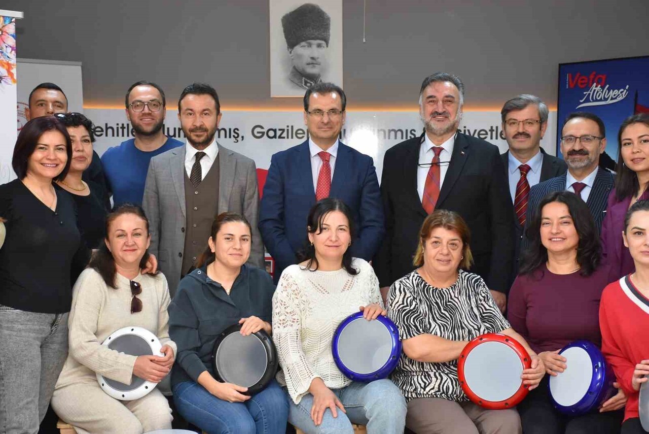 AİLE VE SOSYAL HİZMETLER BAKANLIĞI TARAFINDAN YÜRÜTÜLEN "SANATA TEŞVİK VE SANATLA YAŞAM" PROGRAMI...