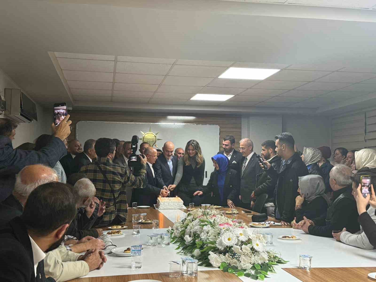 AK PARTİ GEMLİK İLÇE TEŞKİLATI'NA 800 YENİ ÜYE KATILDI