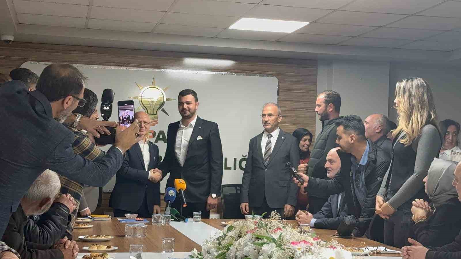 AK PARTİ GEMLİK İLÇE TEŞKİLATI'NA 800 YENİ ÜYE KATILDI