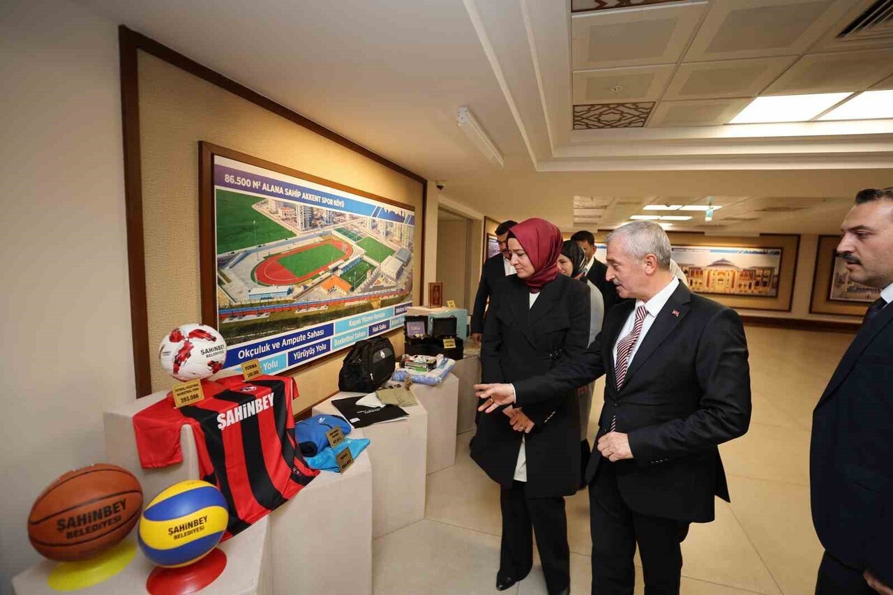 AK PARTİ GENEL BAŞKAN YARDIMCISI DR. BETÜL SAYAN KAYA ŞAHİNBEY BELEDİYESİ’NİN HİZMETLERİNİ TAKDİR...