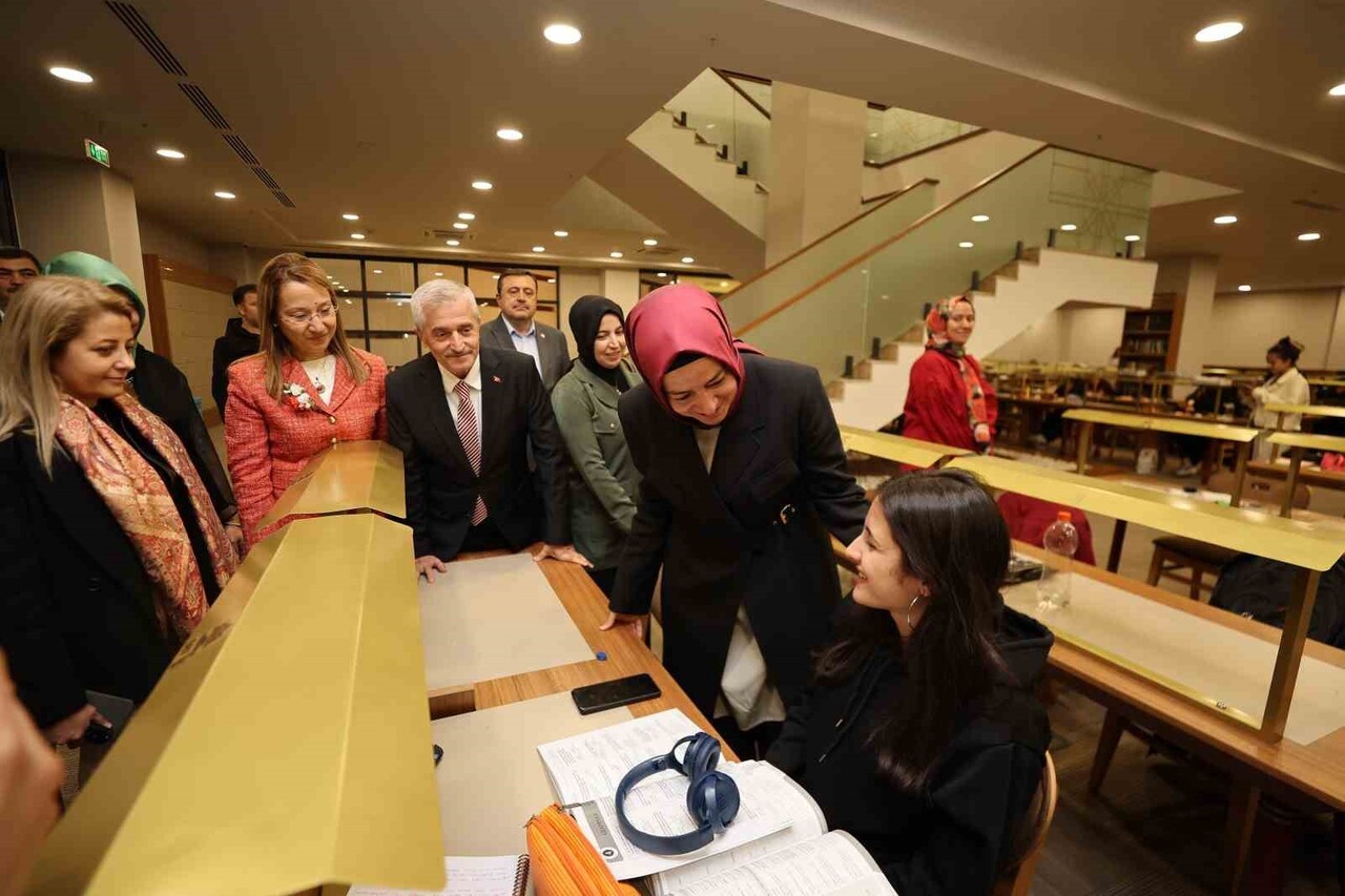 AK PARTİ GENEL BAŞKAN YARDIMCISI DR. BETÜL SAYAN KAYA ŞAHİNBEY BELEDİYESİ’NİN HİZMETLERİNİ TAKDİR...