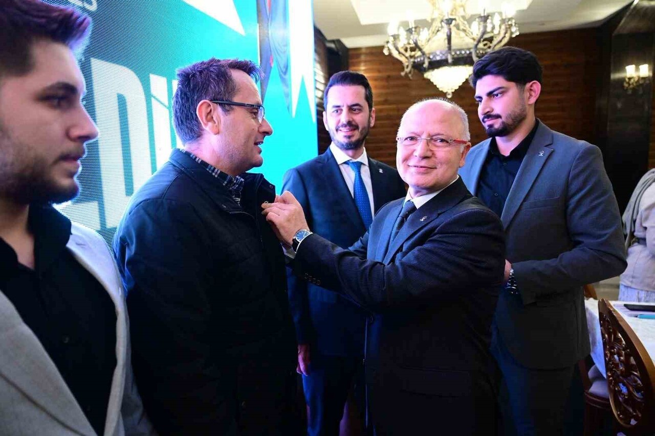 AK PARTİ OSMANGAZİ İLÇE DANIŞMA MECLİSİ TOPLANTISI YOĞUN KATILIMLA GERÇEKLEŞTİ. OSMANGAZİ...