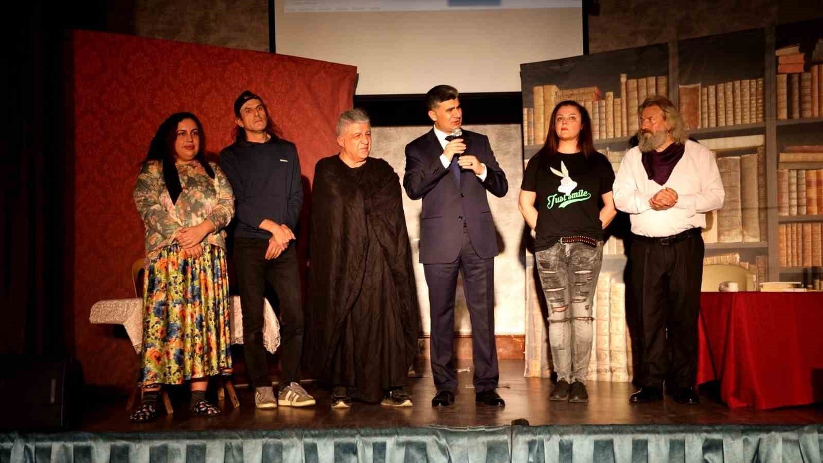 AKDENİZ BELEDİYESİ KÜLTÜR VE SOSYAL İŞLER MÜDÜRLÜĞÜ TARAFINDAN ORGANİZE EDİLEN 'PEMBE ASLINDA...