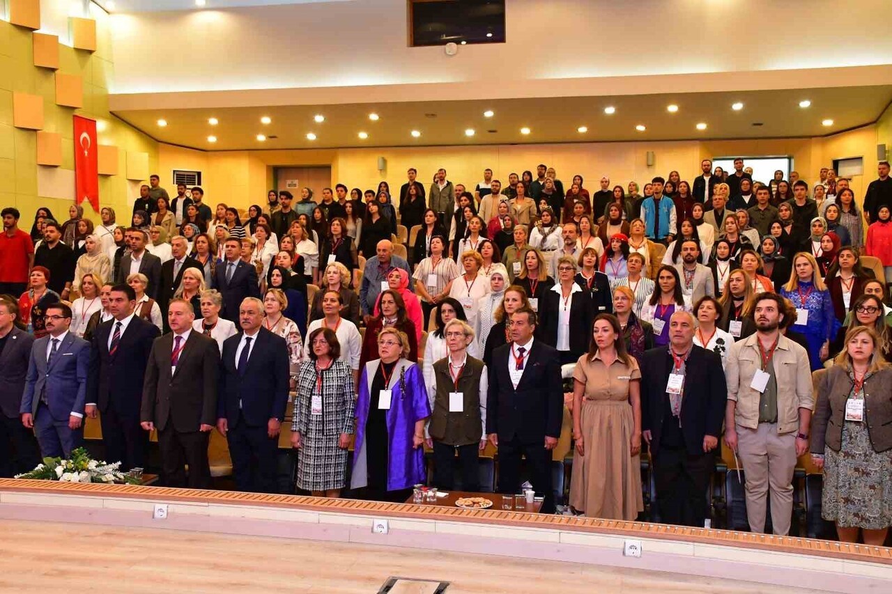 AKDENİZ ÜNİVERSİTESİ GÜZEL SANATLAR FAKÜLTESİ GELENEKSEL TÜRK SANATLARI BÖLÜMÜ ÖĞRETİM ÜYESİ PROF....