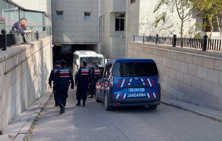 AKSARAY'DA OSB'DE BİR FABRİKADA ALACAK VERECEK MESELESİ YÜZÜNDEN ÇIKAN SİLAHLI KAVGADA 1 KİŞİYİ...