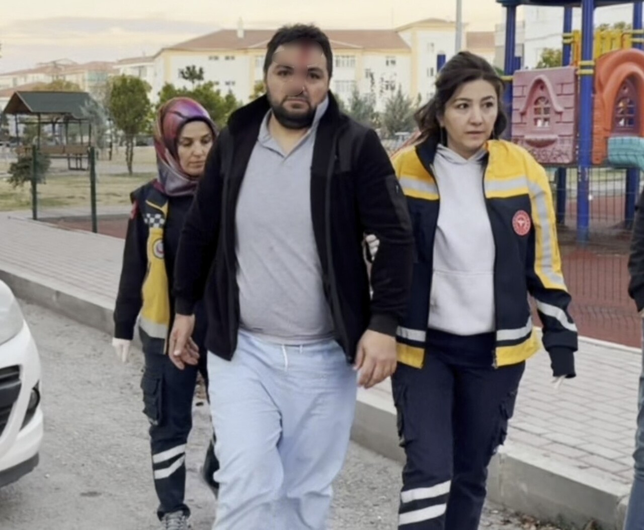 AKSARAY’DA KAMYONET İLE OTOMOBİLİN ÇARPIŞMASI SONUCU MEYDANA GELEN TRAFİK KAZASINDA OTOMOBİL...