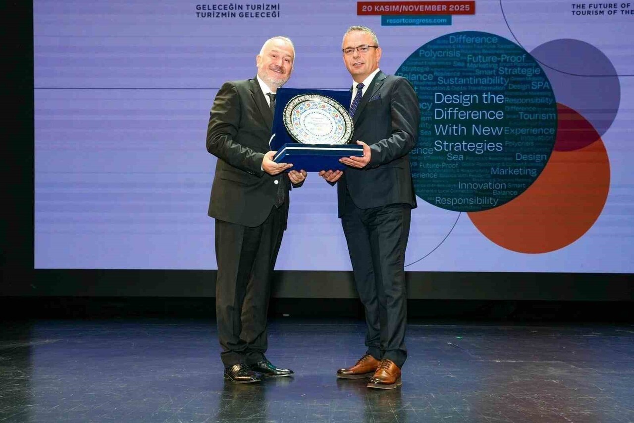 AKTOB BAŞKANI KAAN KAVALOĞLU (SOLDA) VE İŞ BANKASI GENEL MÜDÜR YARDIMCISI SEZGİN YILMAZ...