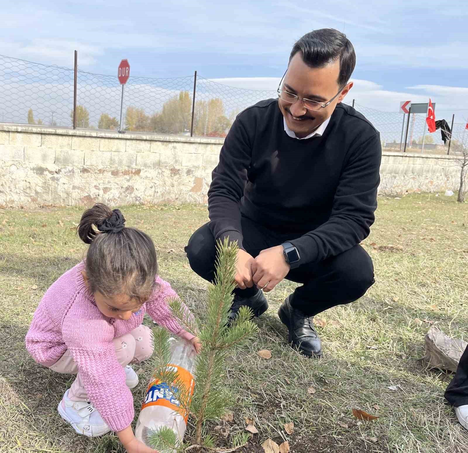 AKYAKA’DA FİDAN DİKİMİ ETKİNLİĞİ(KARS-İHA)