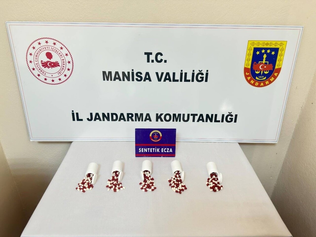 ALAŞEHİR İLÇE JANDARMA KOMUTANLIĞI JASAT EKİPLERİ, BAKLACI MAHALLESİ’NDE UYUŞTURUCU TİCARETİNE...