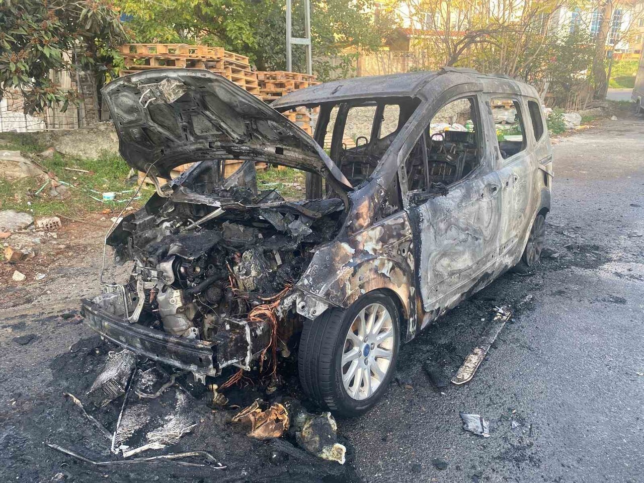 ALEV TOPUNA DÖNEN ARAÇ KULLANILAMAZ HALE GELDİ