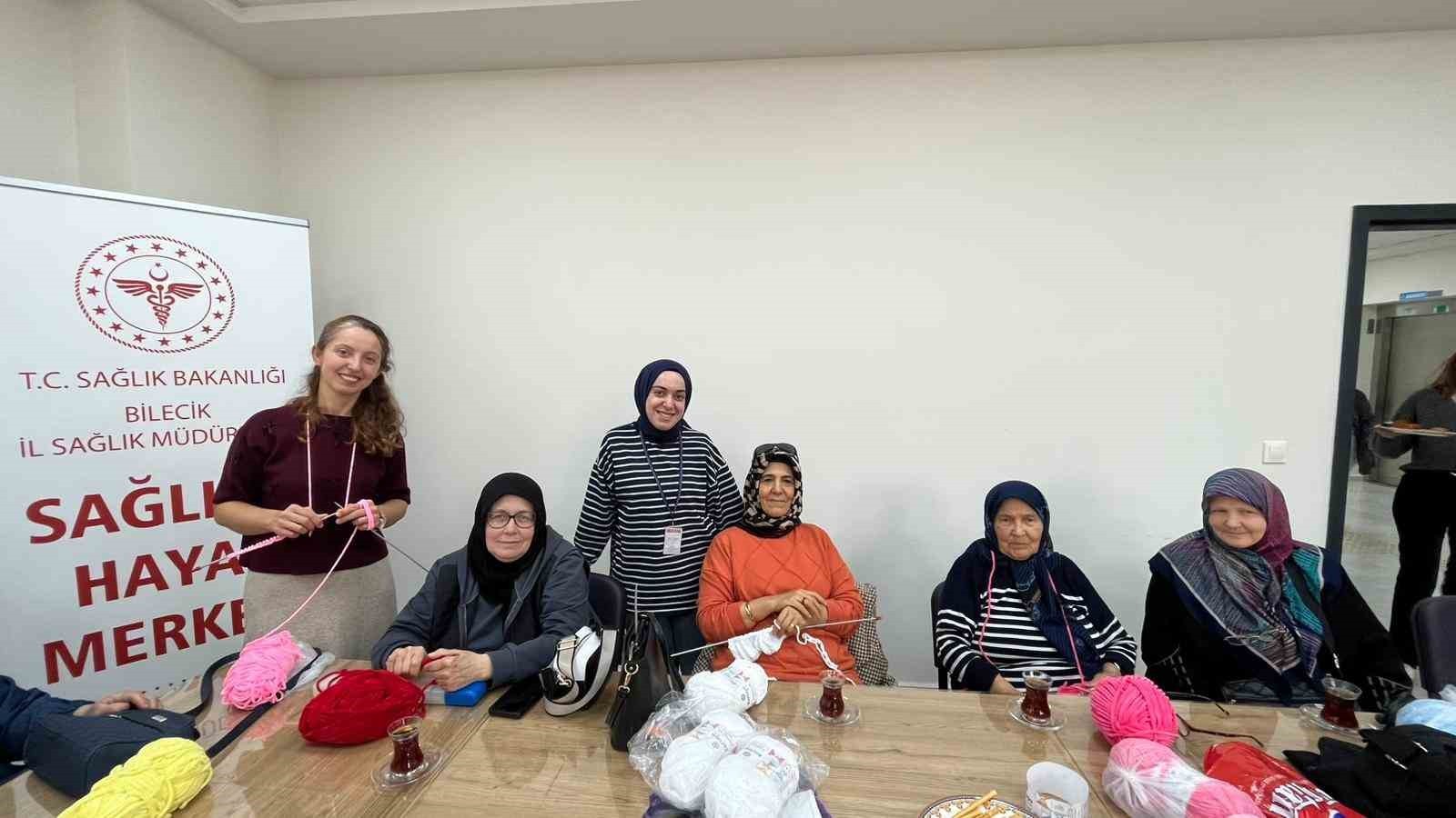 ALZHEİMER’A KARŞI ÖRGÜ ÖRÜYORLAR