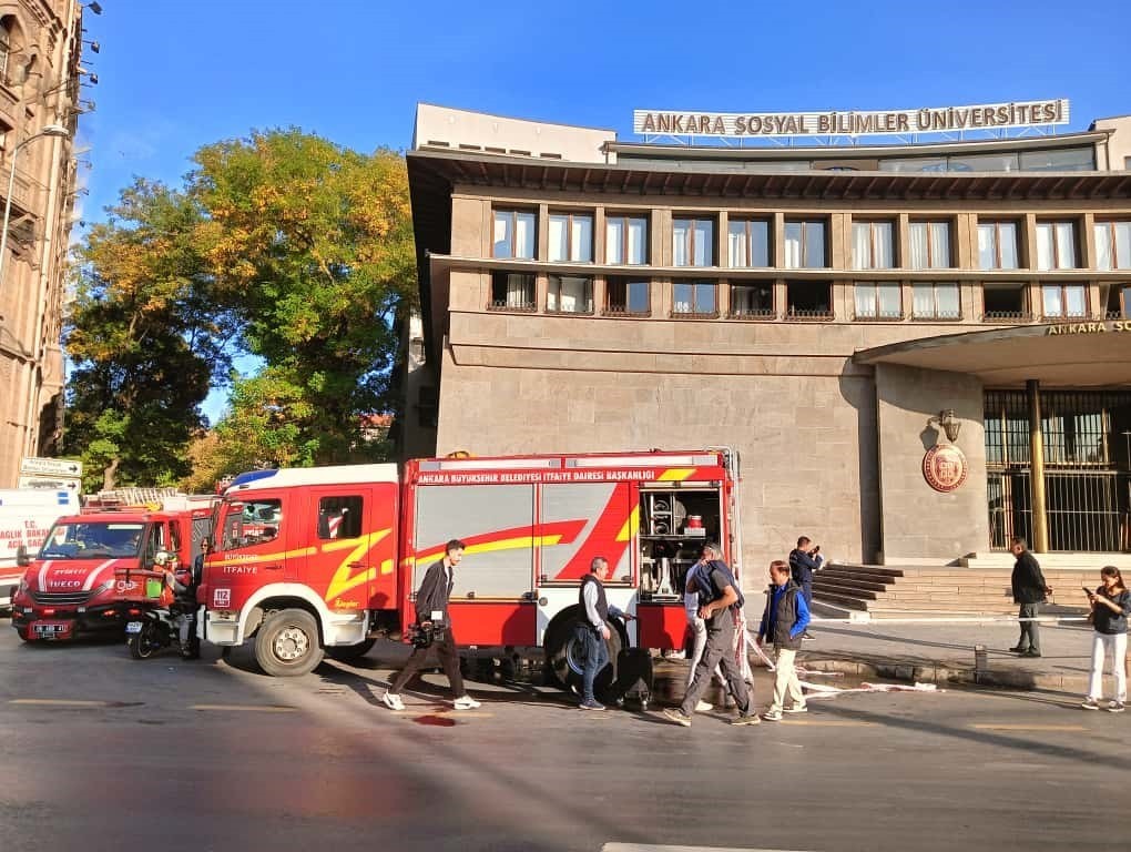 ANKARA'NIN ULUS SEMTİNDE BULUNAN SOSYAL BİLİMLER ÜNİVERSİTESİ YERLEŞKESİNDE MEYDANA GELEN DUMAN VE...
