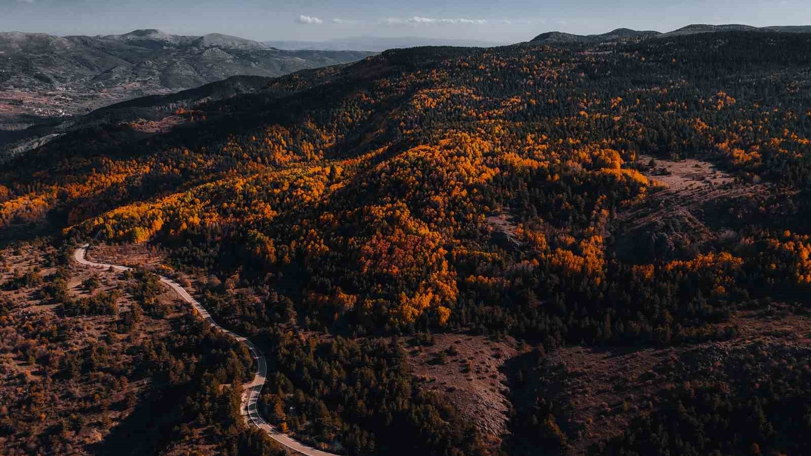 ANKARA’NIN ÇUBUK İLÇESİNDE BULUNAN KARAGÖL TABİAT PARKI’NDAKİ SONBAHAR GÖRÜNTÜLERİ, GÖRENLERİ MEST...