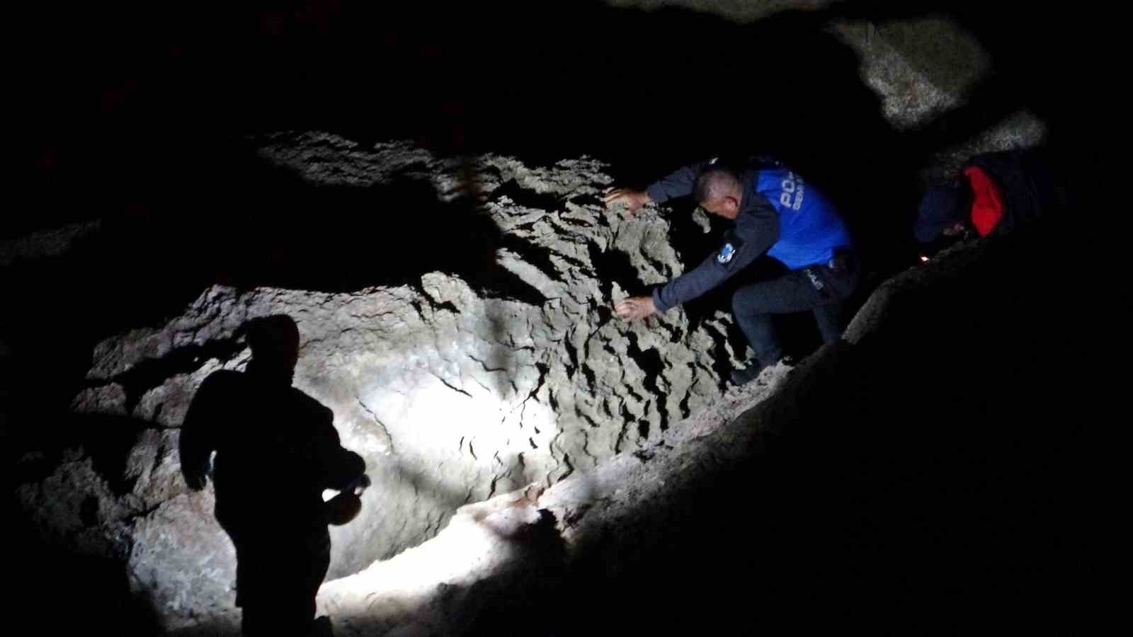 ANTALYA'DA 20'Lİ YAŞLARDA OLAN BİR GENÇ, ‘AİLEMİN BİR SUÇU YOK' DEYİP 30 METRELİK FALEZLERDEN...