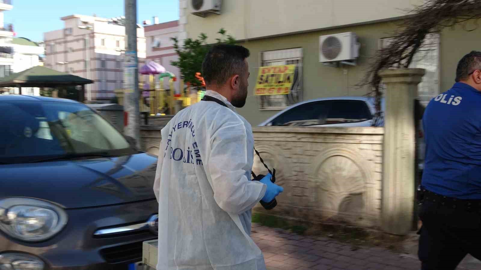 ANTALYA'DA AİLESİYLE YAŞAYAN 30 YAŞINDAKİ GÖKHAN TEZCAN, SABAH SAATLERİNDE ODASINDA ÖLÜ...