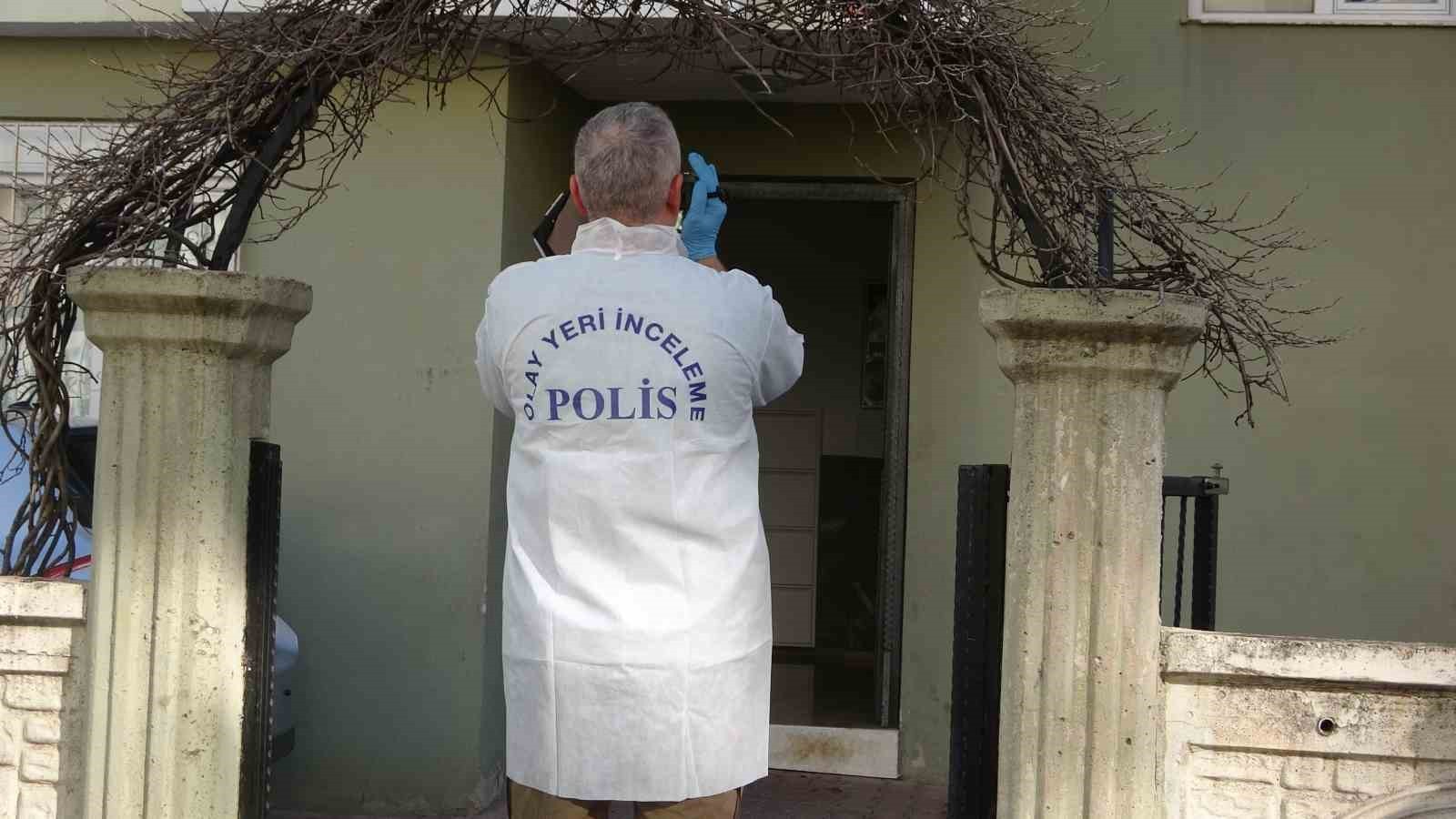 ANTALYA'DA AİLESİYLE YAŞAYAN 30 YAŞINDAKİ GÖKHAN TEZCAN, SABAH SAATLERİNDE ODASINDA ÖLÜ...