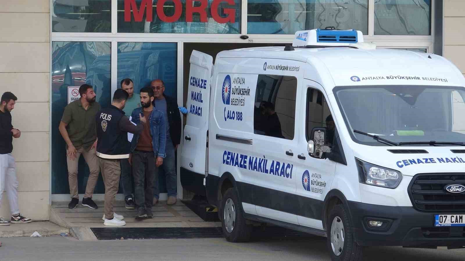 ANTALYA'DA POLİS MEMURU BABANIN SİLAHINDAN ÇIKAN KURŞUNLARLA CAN VEREN EŞİ VE 2 KIZININ CENAZESİ...