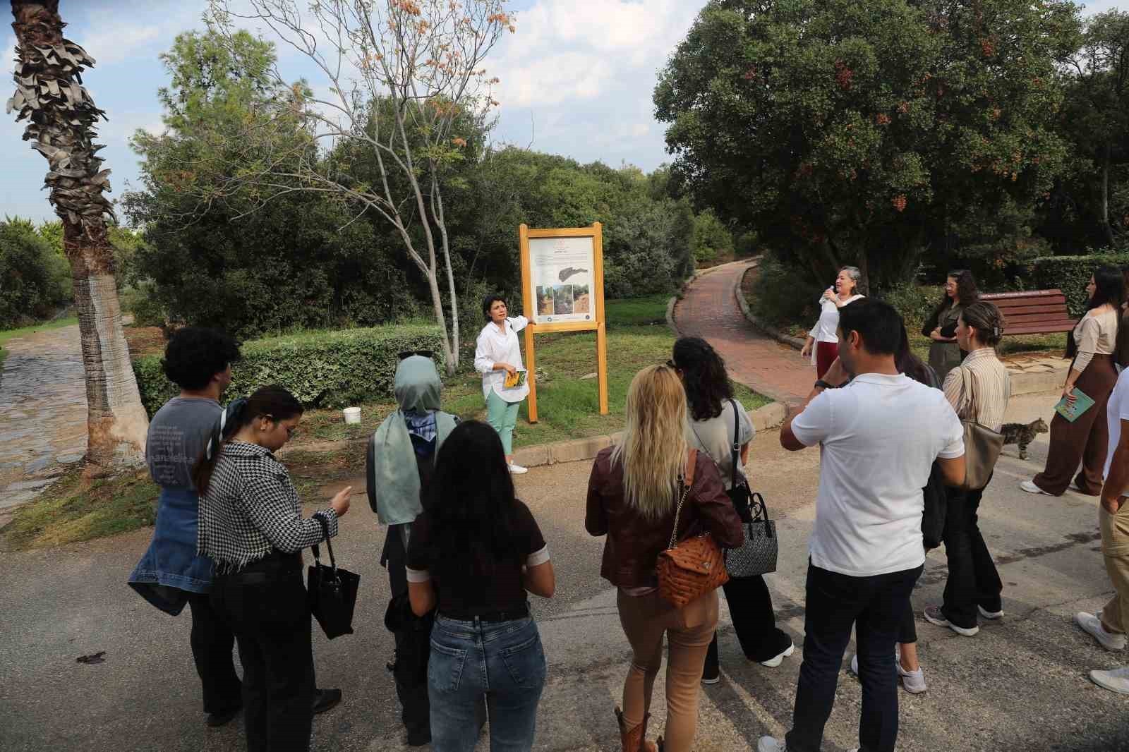 ANTALYA BÜYÜKŞEHİR BELEDİYESİ, KIZ ÇOCUKLARINA DESTEK DERNEĞİ İŞ BİRLİĞİYLE YEŞİL BAYRAK...