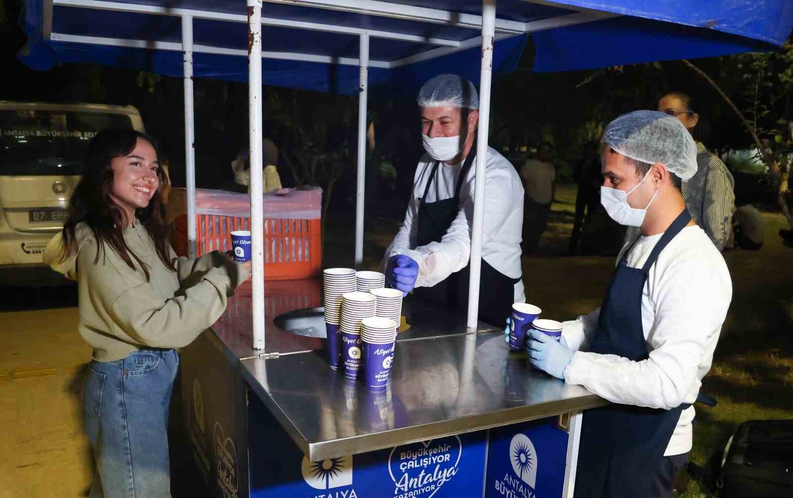 ANTALYA BÜYÜKŞEHİR BELEDİYESİ, SINAV HAFTASI BAŞLAYAN AKDENİZ ÜNİVERSİTESİ ÖĞRENCİLERİNE SICAK...