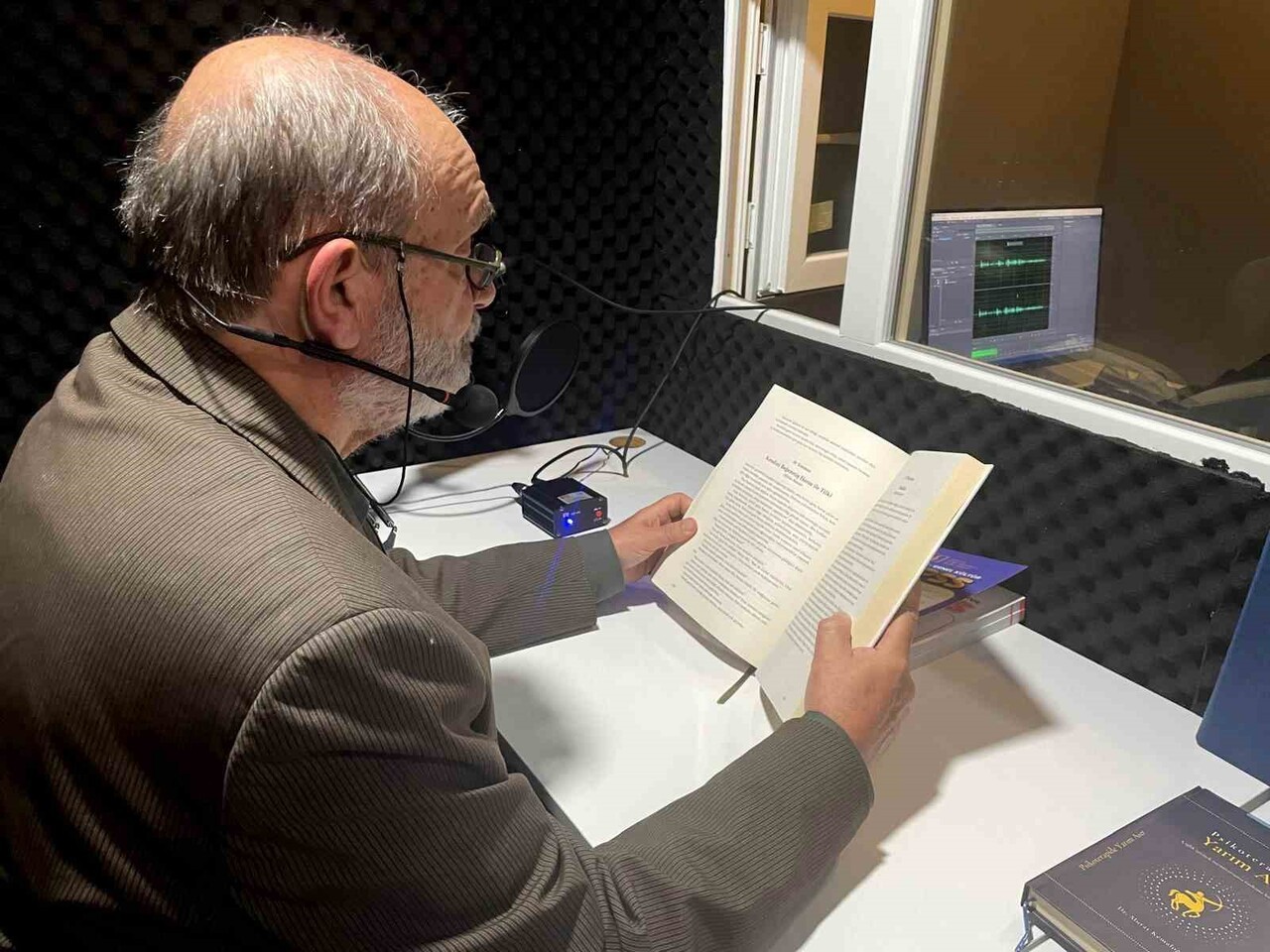 ANTALYA’DA MURATPAŞA BELEDİYESİ’NİN GÖRME ENGELLİLER İÇİN HAYATA GEÇİRDİĞİ "KİTAPLAR KONUŞUYOR"...