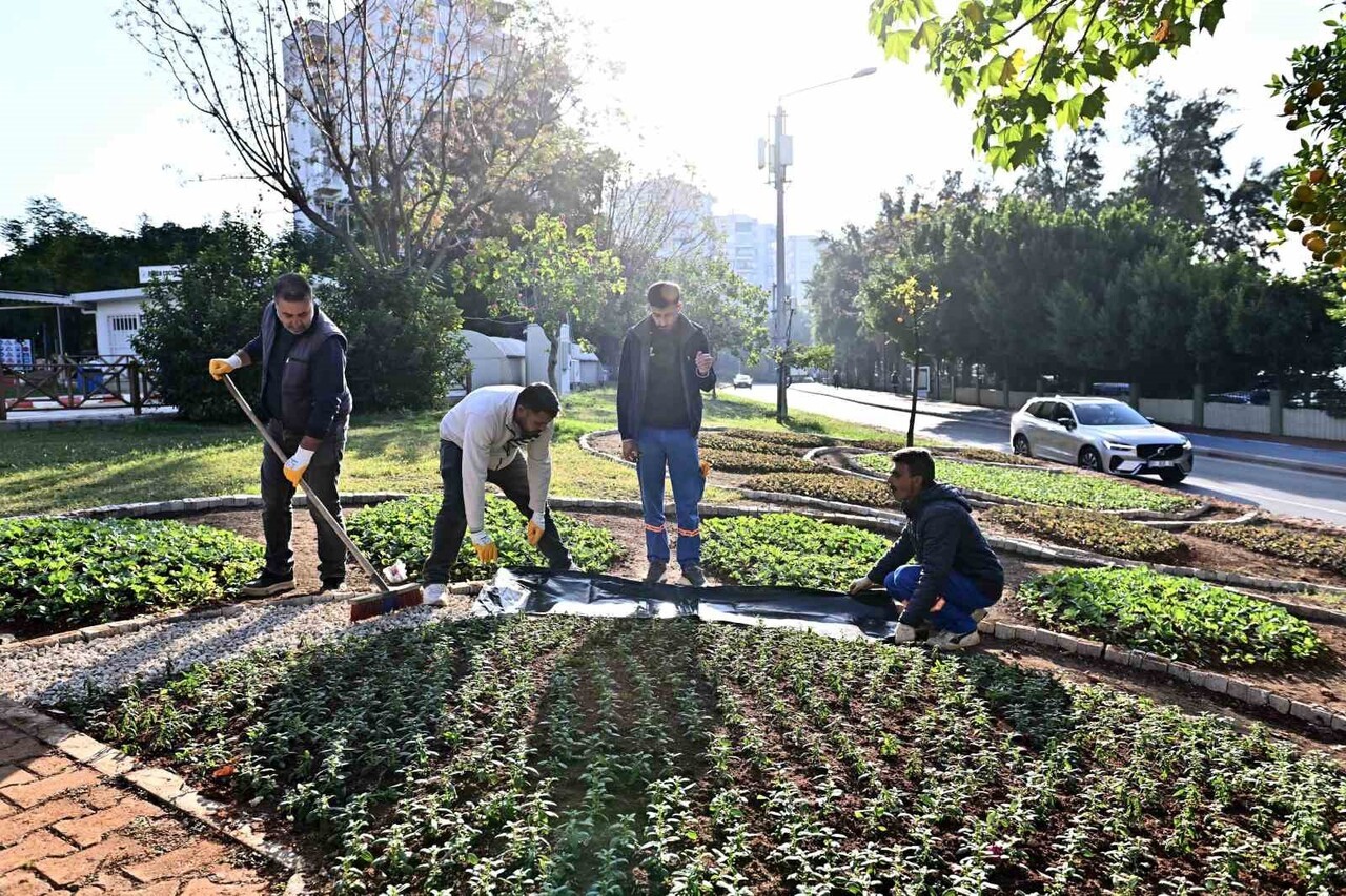 ANTALYA MURATPAŞA BELEDİYESİ, AKÜLÜ ARABALARLA ÇOCUKLARA TEMEL TRAFİK EĞİTİMLERİNİN VERİLDİĞİ...