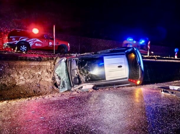 ANTALYA’NIN AKSEKİ İLÇESİNDE YAĞIŞ NEDENİYLE KAYGANLAŞAN YOLDA MEYDANA GELEN TEK TARAFLI TRAFİK...