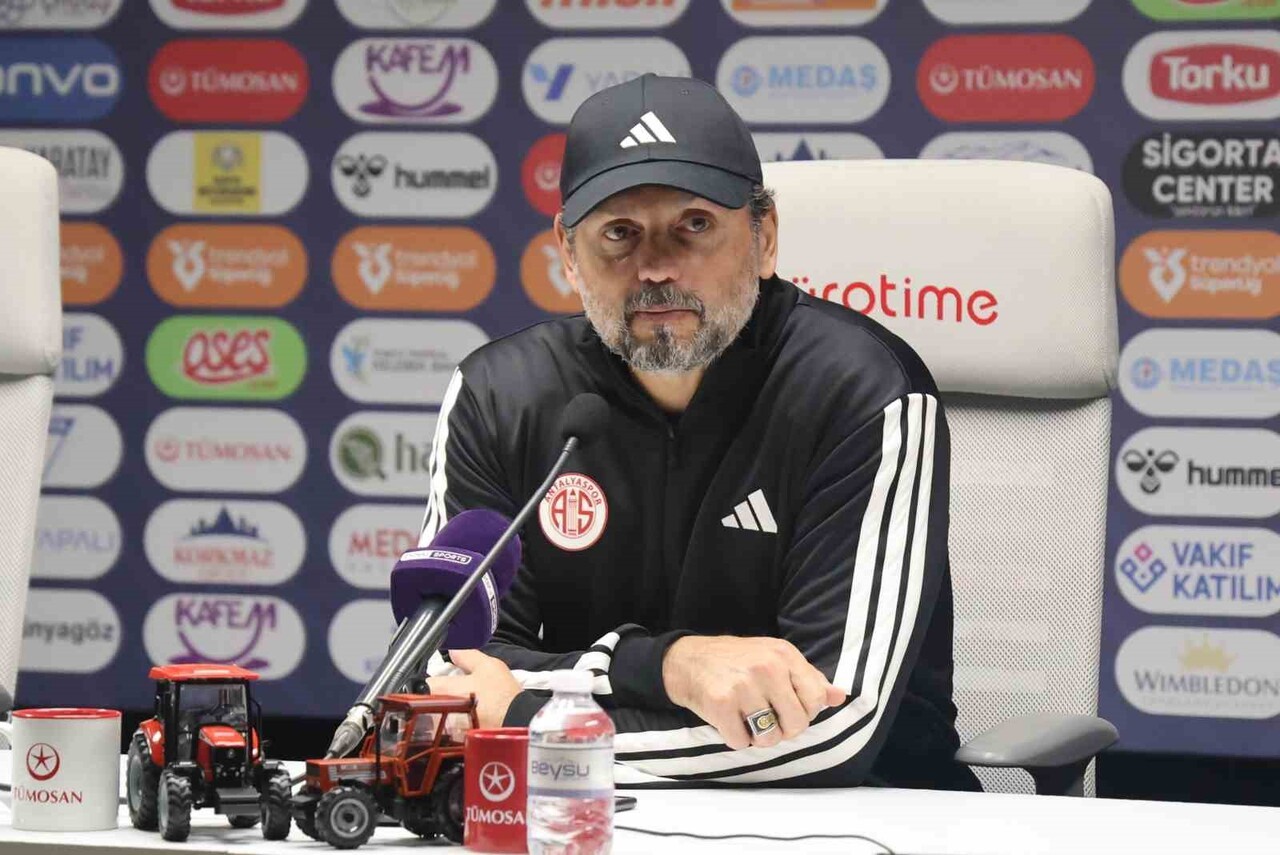 ANTALYASPOR TEKNİK DİREKTÖRÜ EROL BULUT, "BERABERE BİTEN BİR MAÇ İLK YARI VE İKİNCİ YARI İKİ AYRI...