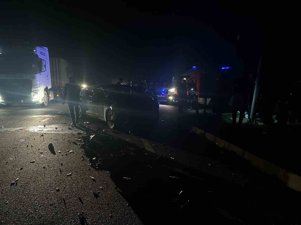 ARAÇLARDA MADDİ HASAR OLUŞTU.