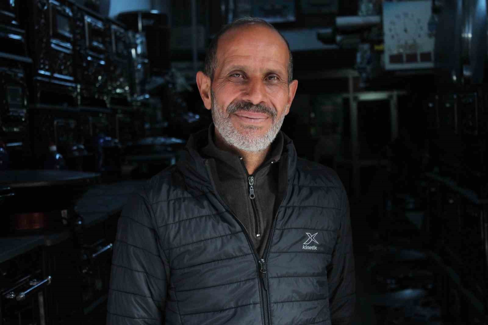 ARİHİ BEDESTEN ÇARŞISI’NDA ESNAFLIK YAPAN ABDÜLKADİR TEKSÖĞÜT, "BİRAZ DAHA HAVALARIN SOĞUMASINI...