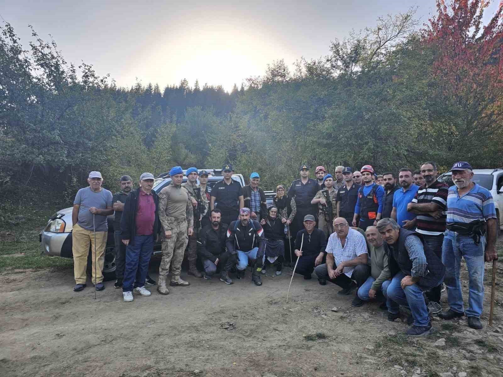 ARTVİN'İN ŞAVŞAT İLÇESİNDE CAM SAKIZI TOPLAMAK İÇİN ORMANLIK ALANA GİDEN 85 YAŞINDAKİ KADIN UZUN...