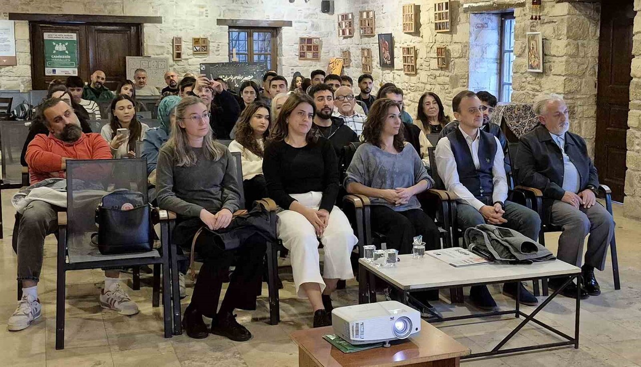 ‘AŞIK VEYSEL’ KUŞADASI’NDA ANILDI