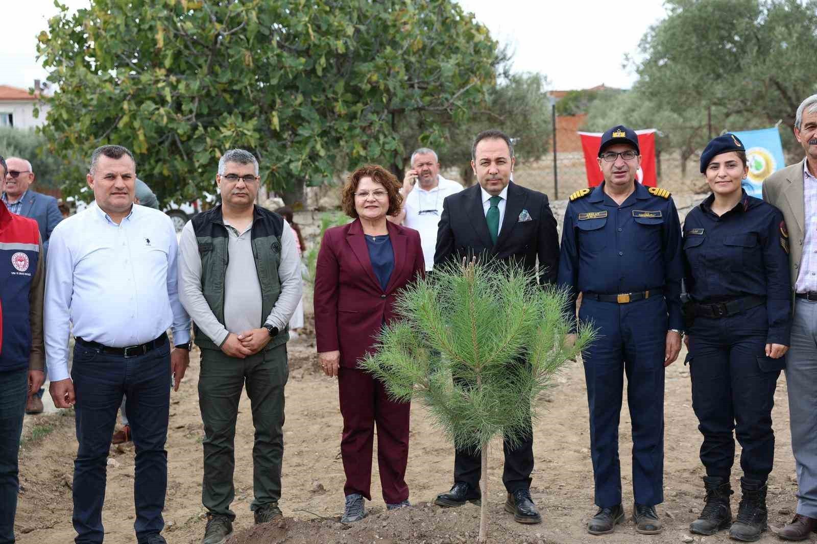 AYDIN'IN DİDİM İLÇESİNDE 11 KASIM MİLLİ AĞAÇLANDIRMA GÜNÜ DOLAYISIYLA ÜLKE GENELİNDE EŞ ZAMANLI...