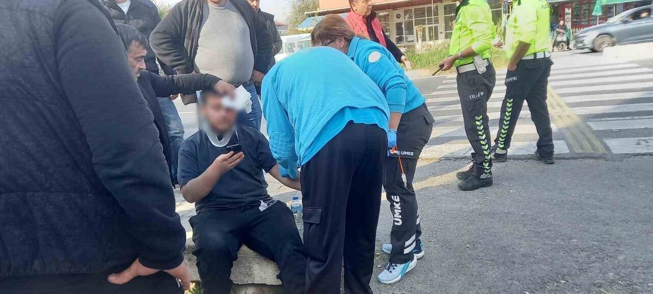 AYDIN'IN EFELER İLÇESİNDE MOTOSİKLETİN OTOMOBİLLE ÇARPIŞMASI SONUCU MEYDANA GELEN KAZADA 2 KİŞİ...