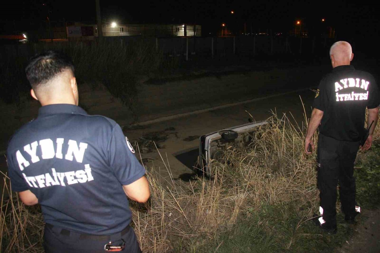 AYDIN'IN EFELER İLÇESİNDE SEYİR HALİNDEYKEN SÜRÜCÜSÜNÜN DİREKSİYON HAKİMİYETİNİ KAYBETTİĞİ...