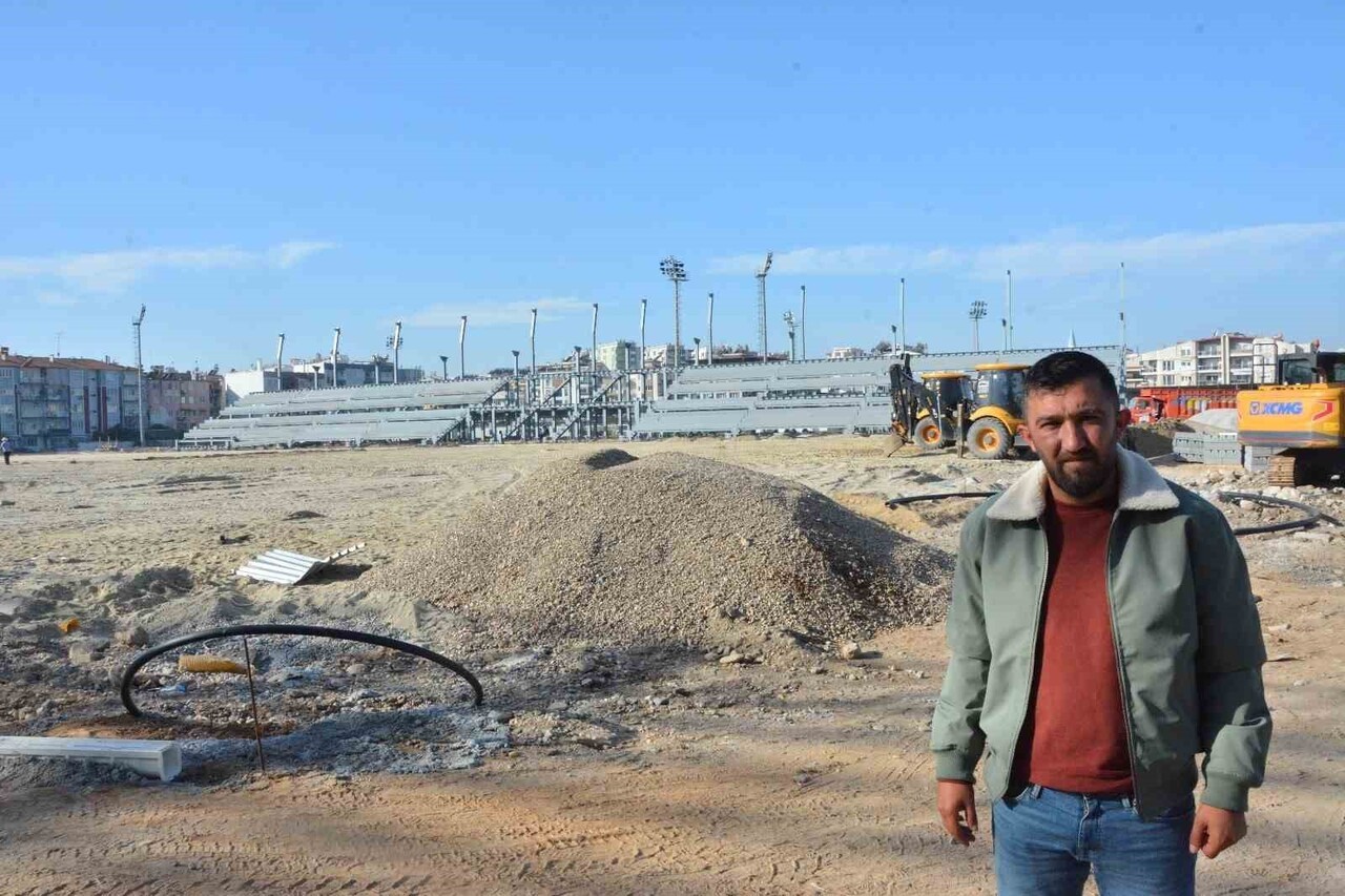 AYDIN'IN EFELER İLÇESİNDE YER ALAN VE DEPREME DAYANIKSIZ OLDUĞU İÇİN YIKILARAK YENİDEN YAPIMINA...