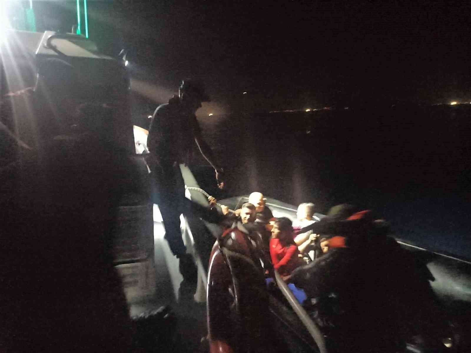 AYDIN'IN KUŞADASI İLÇESİ AÇIKLARINDA 2'Sİ ÇOCUK 25 DÜZENSİZ GÖÇMEN YAKALANDI.