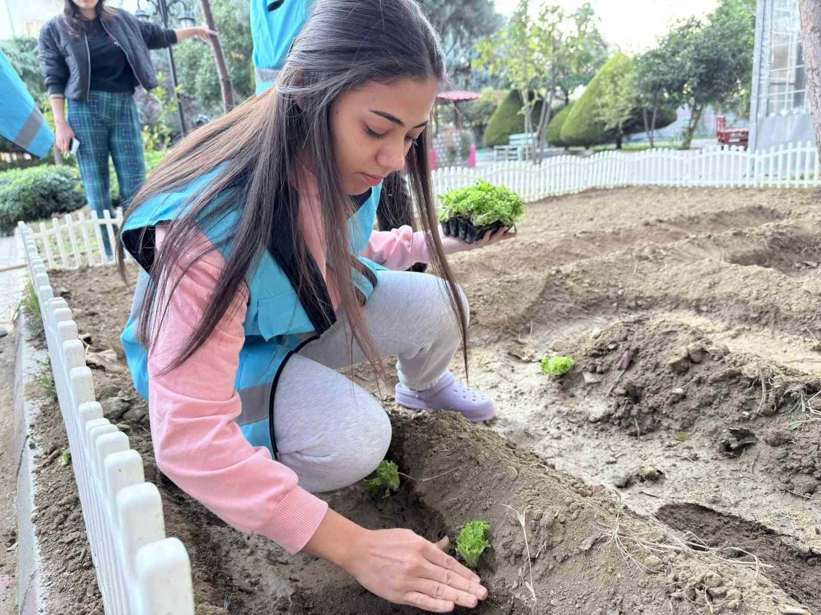 AYDIN GENÇLİK VE SPOR İL MÜDÜRLÜĞÜ BÜNYESİNDEKİ YURTLARDA KALAN ÜNİVERSİTE ÖĞRENCİLERİ, FİDAN...