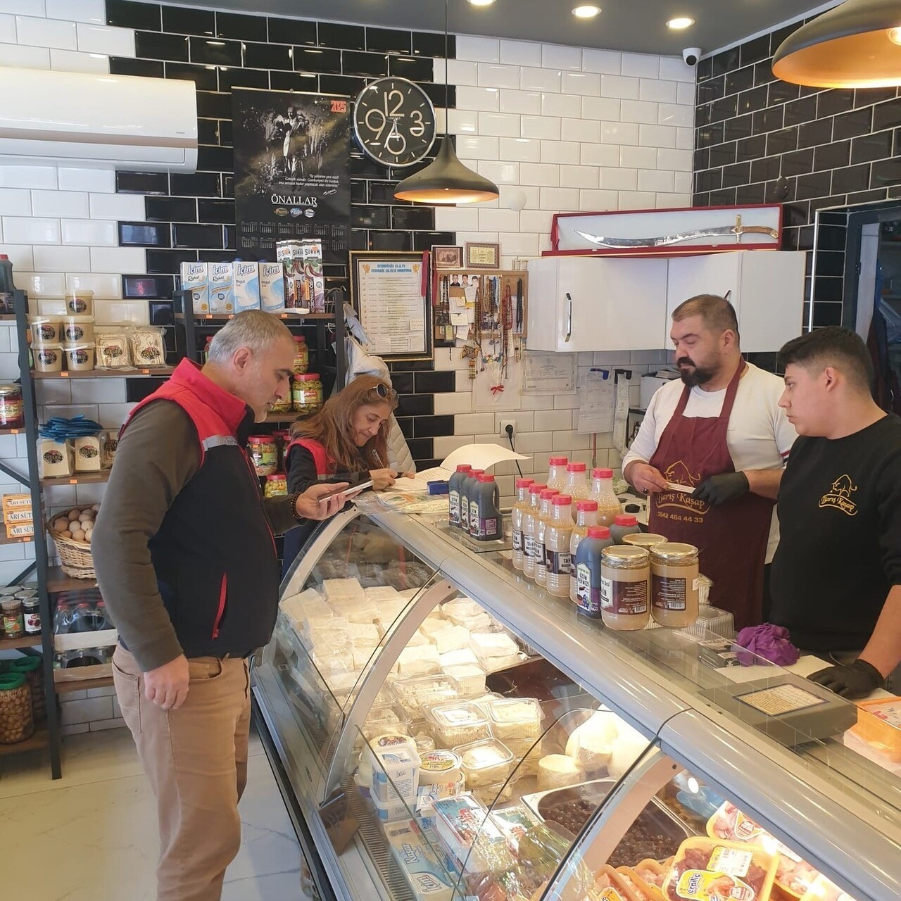 AYDIN’IN BUHARKENT İLÇESİNDE ET, TAVUK VE SÜT ÜRÜNLERİ BAŞTA OLMAK ÜZERE YÜKSEK RİSK GRUBUNDA YER...