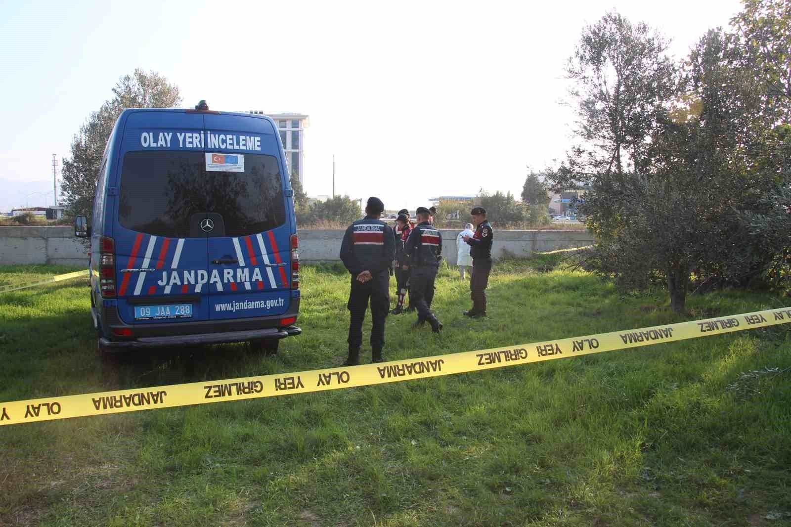 AYDIN’IN EFELER İLÇESİNDE CEZAEVİNDEN İZİNLİ ÇIKTIĞI ÖĞRENİLEN İLHAN GÖKCAN (35), BİR BAHÇEDE...